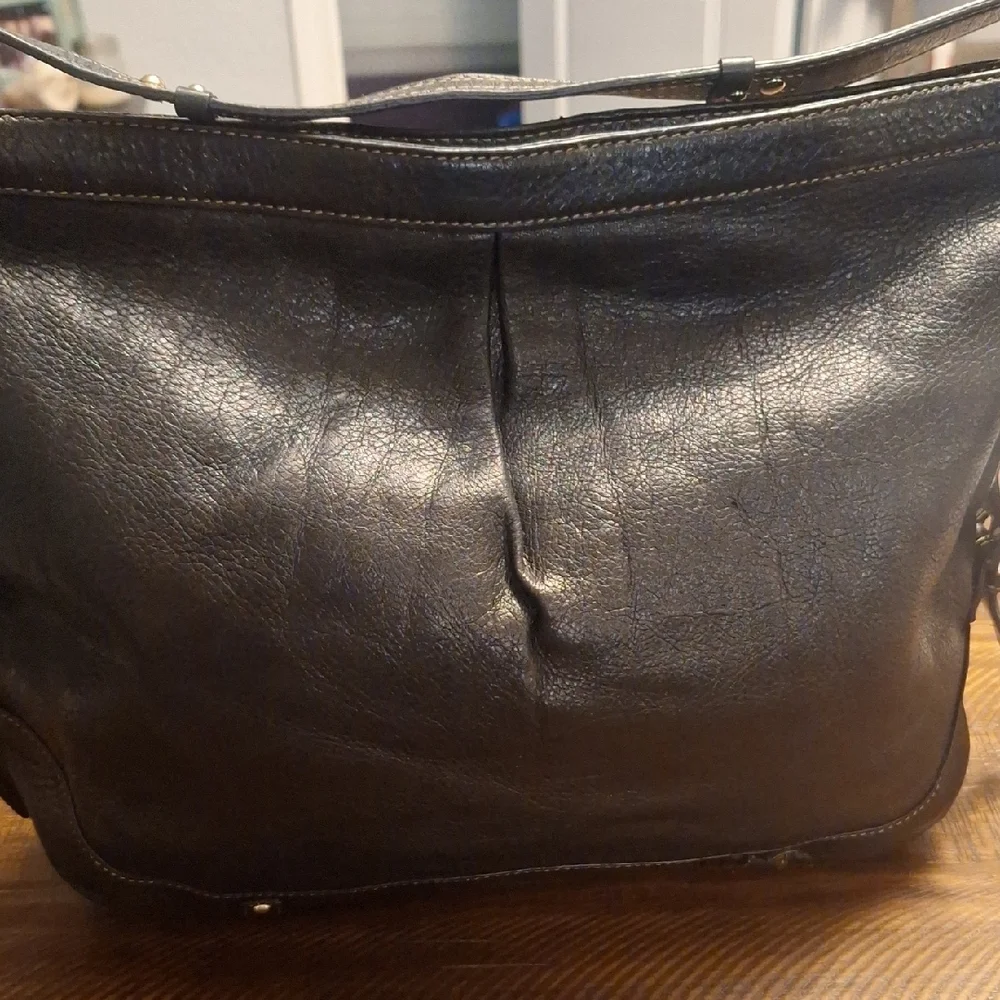 Elegant Black Leather Shoulder Bag
